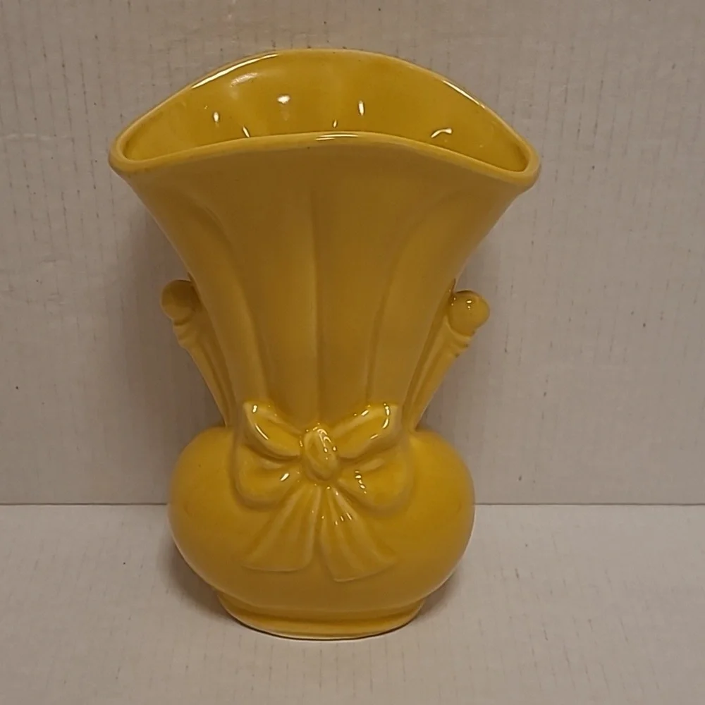 Beautiful Vintage USA Vase
